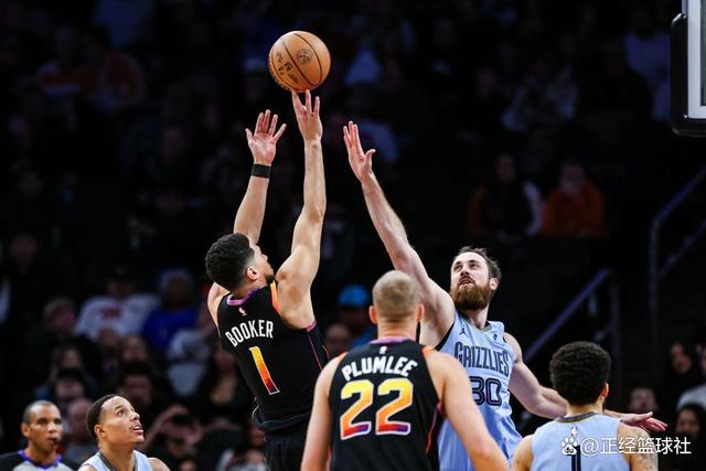 灰熊强势墨西哥男篮,布克爆发神勇 灰熊强势墨西哥男篮,布克爆发神勇