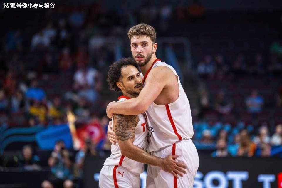 独行侠轻取土耳其男篮,福克斯制霸全场的简单介绍 独行侠轻取土耳其男篮,福克斯制霸全场的简单介绍