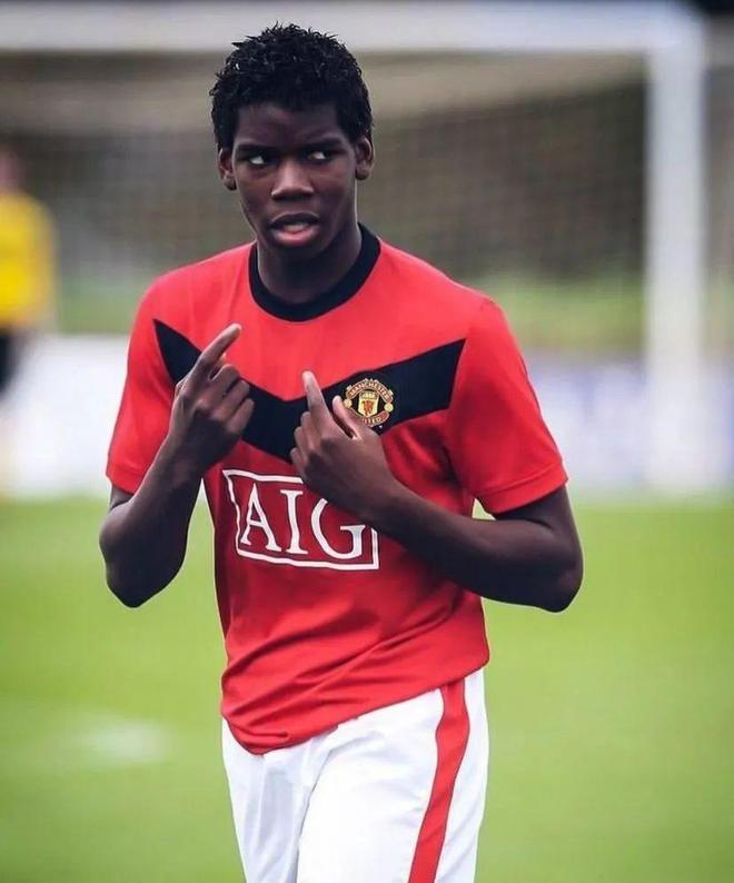 关于博格巴再创佳绩，曼联传奇重现带来胜利的信息