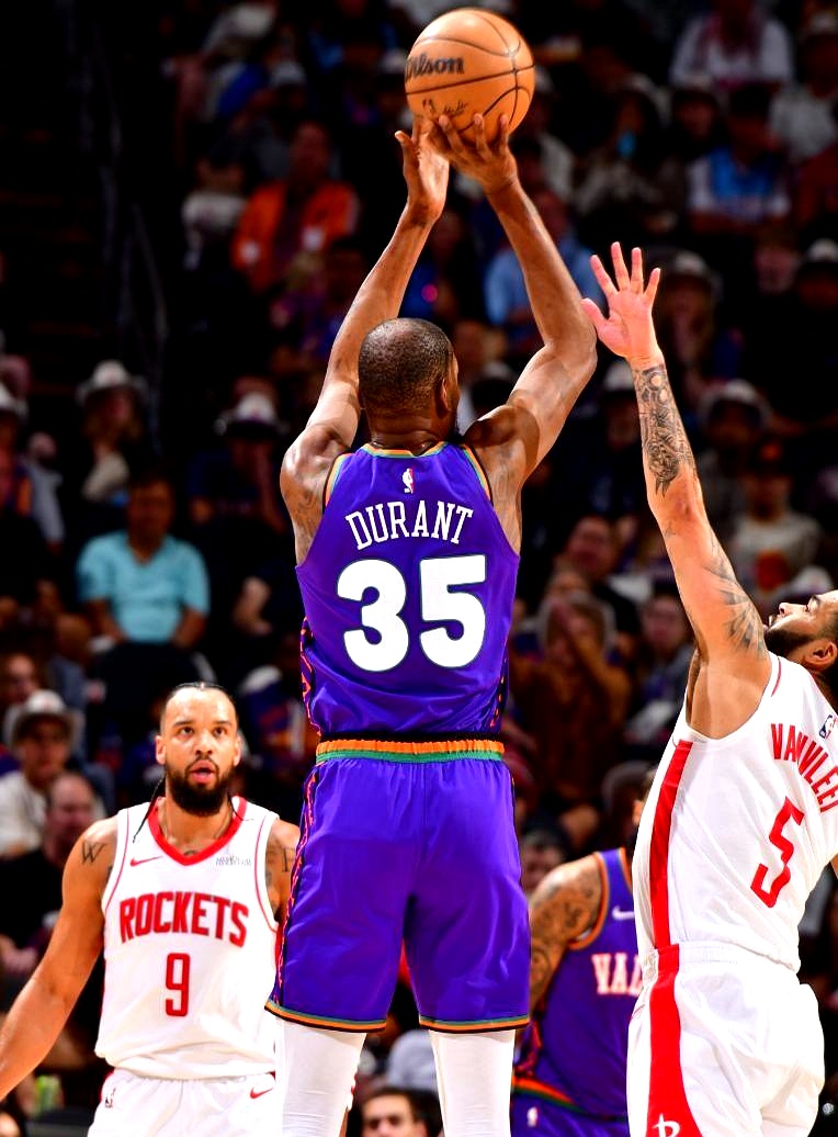 关于两位球员因伤退出比赛,团队面临考验!的信息 关于两位球员因伤退出比赛,团队面临考验!的信息