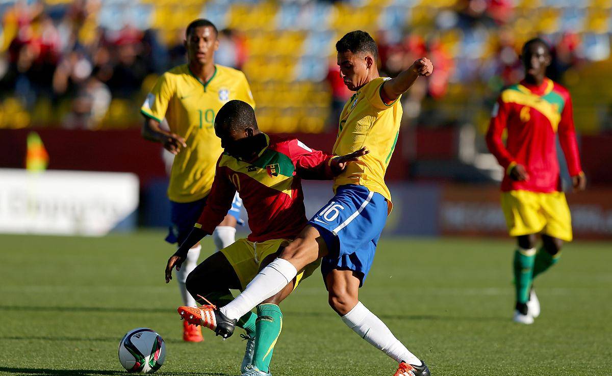 开云足球直播-关于阿斯顿马丁险胜迈凯伦,佩雷兹状态火热的信息