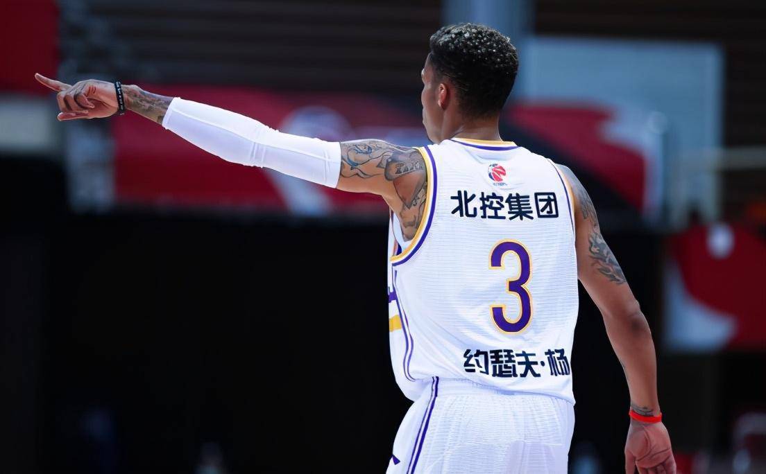 关于阿斯顿马丁险胜迈凯伦,佩雷兹状态火热的信息 关于阿斯顿马丁险胜迈凯伦,佩雷兹状态火热的信息