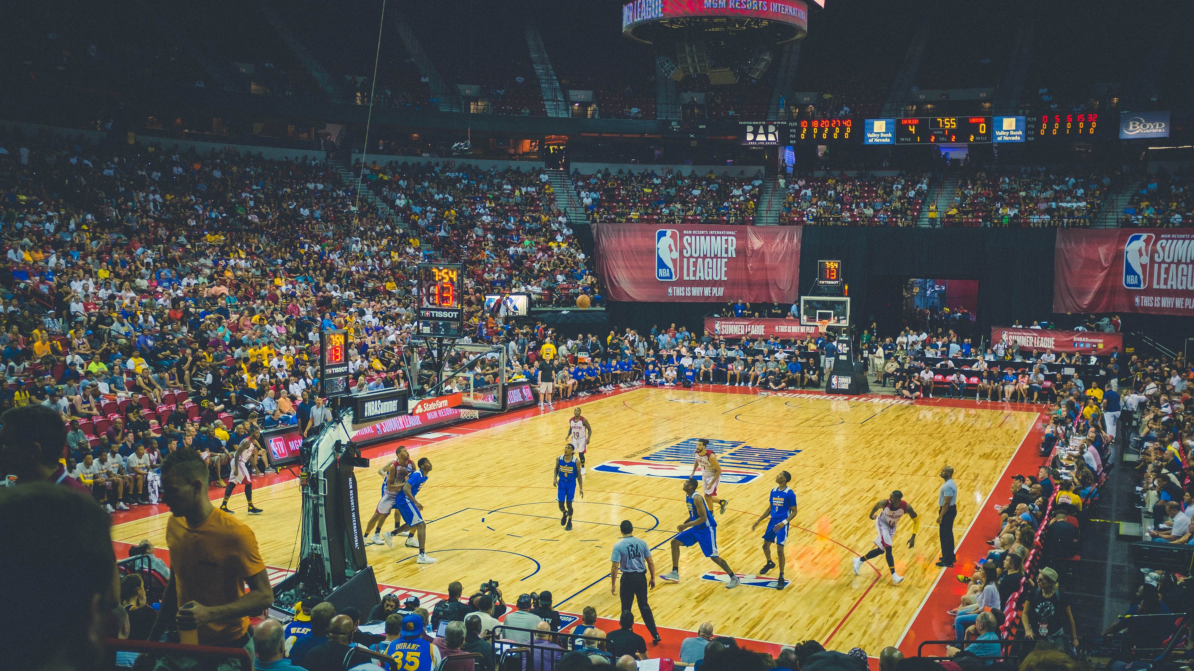 开云官方app入口-广厦铁骑踏破开拓者，库里三分雨彻底撕裂防线